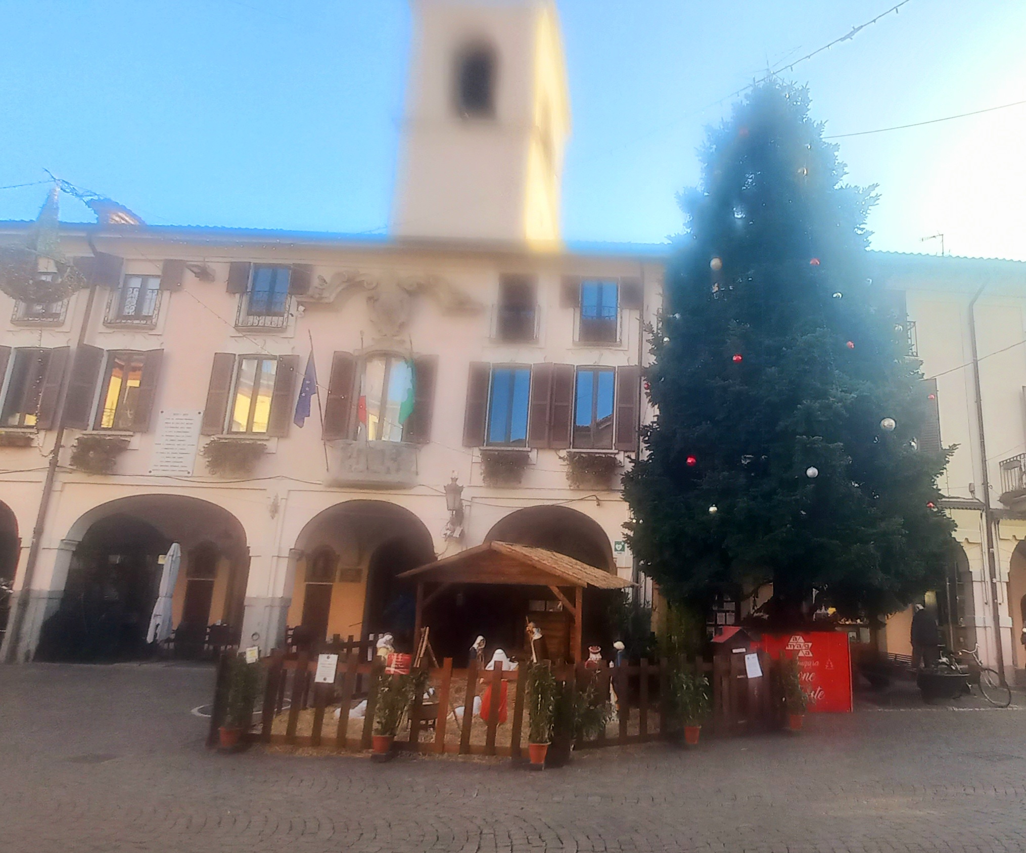 Invito ai bambini per l'accensione del grande albero domenica 8 dicembre