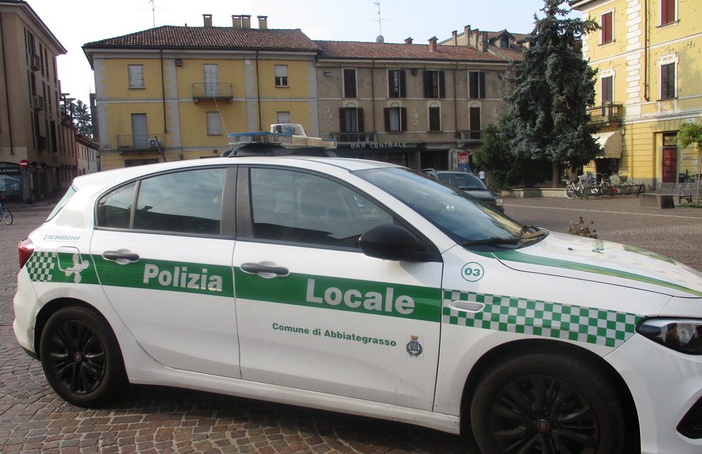 Stretta della Polizia Locale sul commercio abusivo 